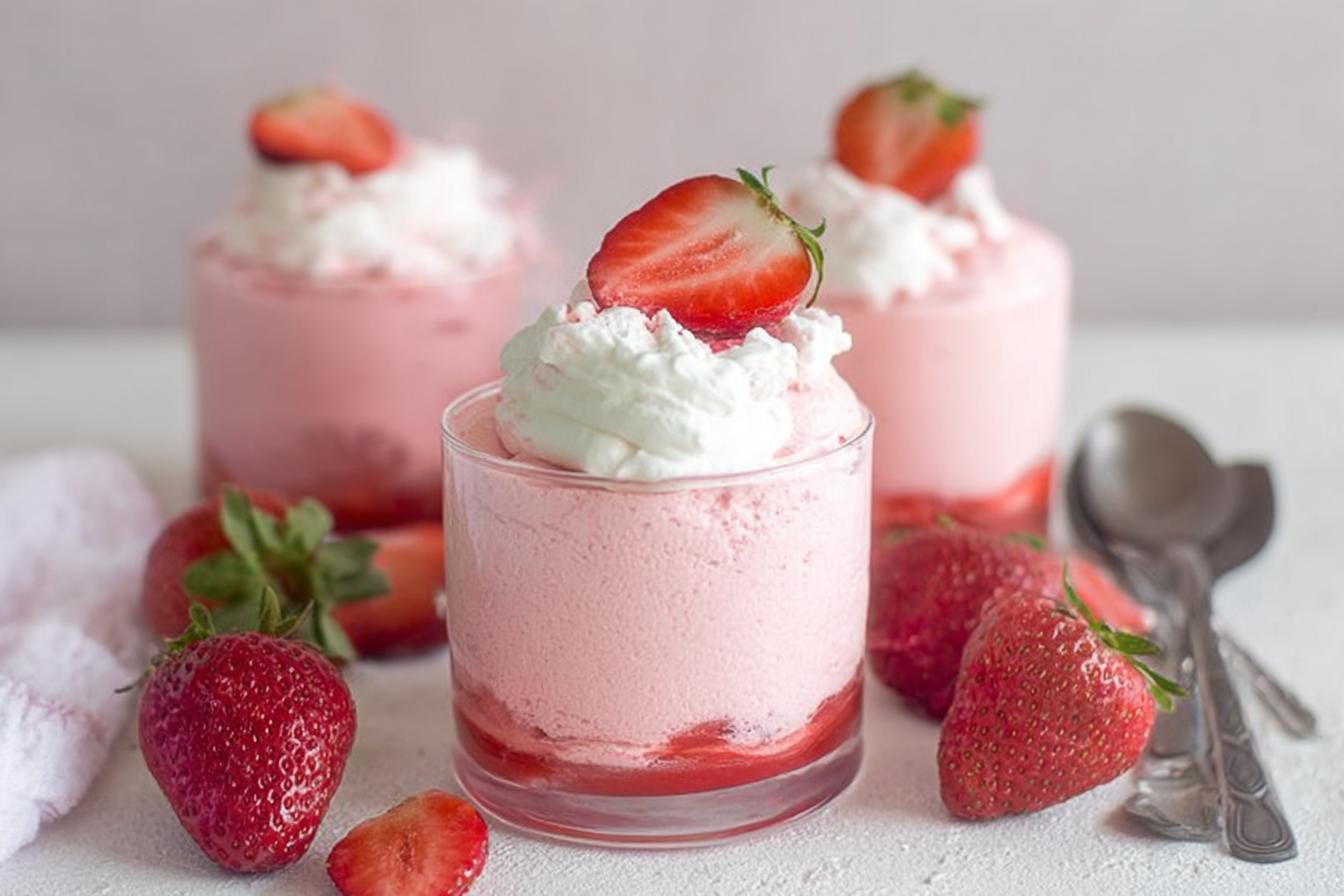 Easy Fresh Strawberry Mousse