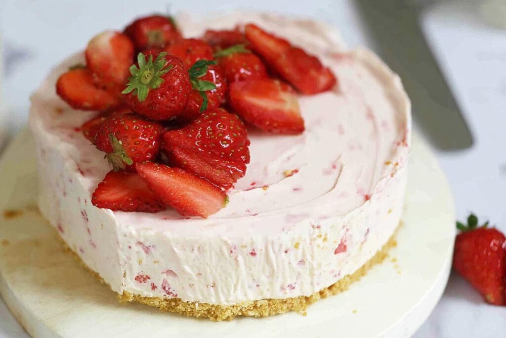 Strawberry Cheesecake {Easy No Bake Recipe}
